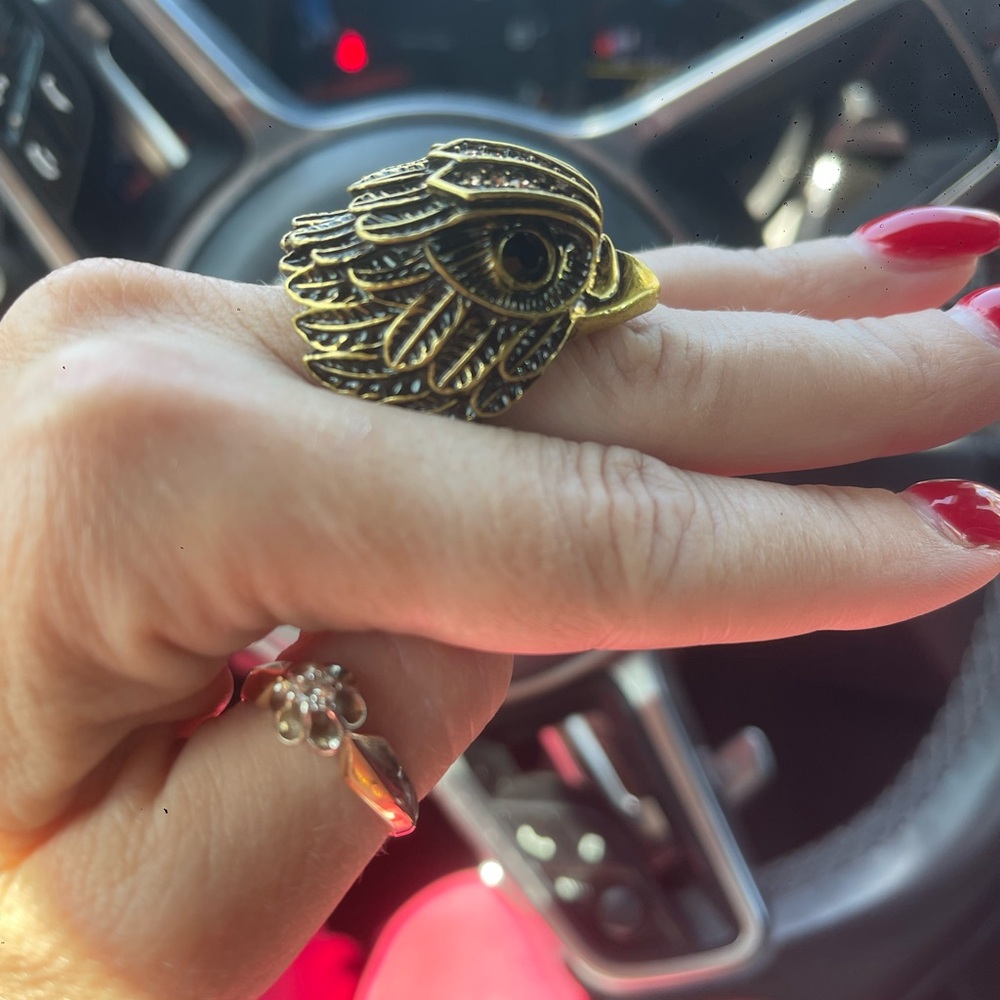Kurt Geiger London Eagle Ring – Gold Tone – NEW 💎 - Picture 4 of 8
